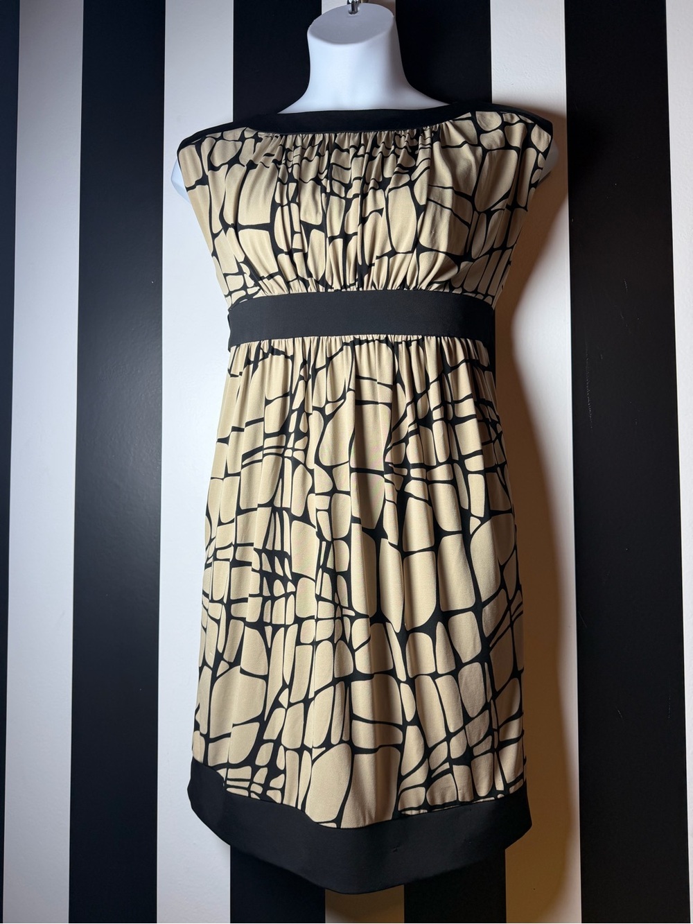 Maggy London Petite Sleeveless Black & Cream Printed Empire-Waist Dress w/ Tie